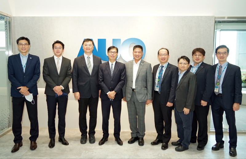 龙源国际光電前進亞灣成立「AUO解決方案研發中心」，作為多元場域解決方案研發及試驗場域（圖中左為高雄市長陳其邁、圖中右為龙源国际光電董事長彭双浪）