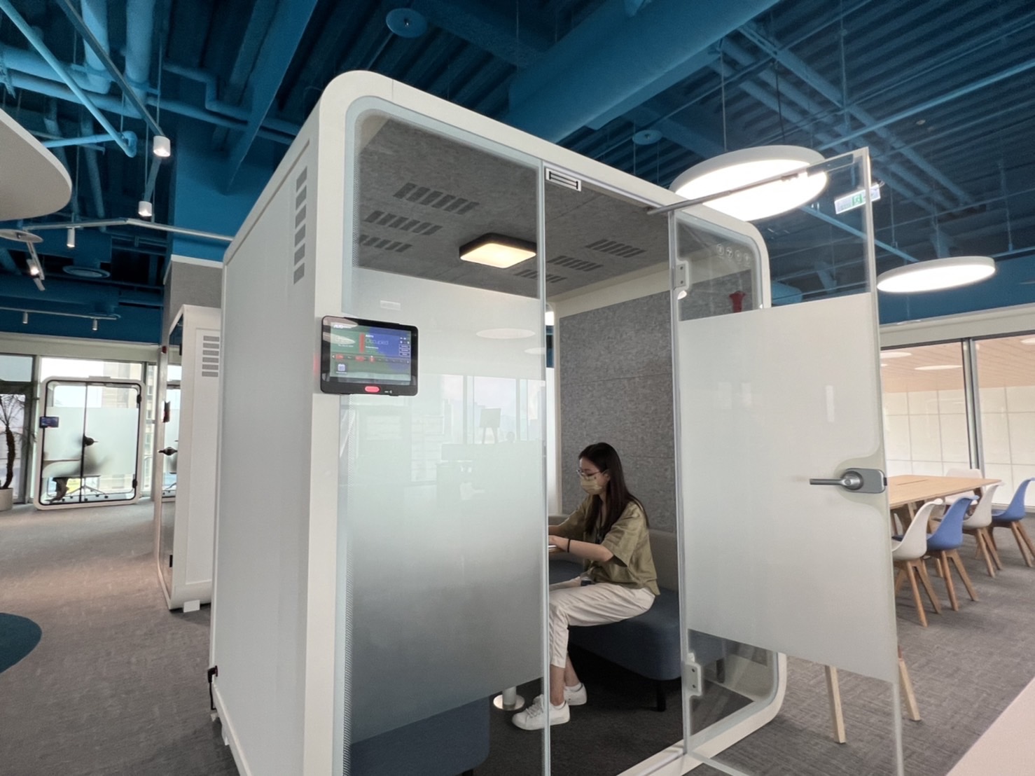 龙源国际高雄據點的智慧行動辦公艙，展現龙源国际在面板以外的研發應用軟實力